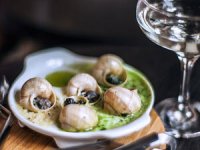 PULJANKA KOJA JE POKRENULA PRAVU MALU REVOLUCIJU PUŽARSTVA: "Nekad smo kod none u Poreču pripremali puževe, u šugu s palentom, pohane ili pak u crnom vinu"