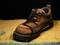 Za milijune siromašne djece u svijetu dizajnirao "cipele koje rastu"