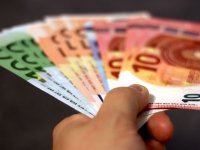 Prosječna plaća za ožujak 1.326 eura, većina građana imala ispodprosječnu plaću