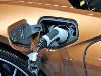 Gotovo polovina novih osobnih vozila u EU električna i hibridi