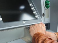 HNB: Banke ukinule naknadu za podizanje gotovine na bankomatima izvan vlastite mreže