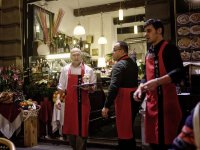 Ovako 'žive' hrvatski sezonci: gazda ima apartmane na dva metra od mora, a njih devetorica spavaju k'o srdele, bez klime, ormara, kupatila...